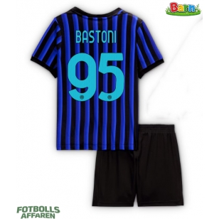 Inter Milan Alessandro Bastoni #95 Hemmaställ Barn 2025-26 Kortärmad (+ Korta byxor)